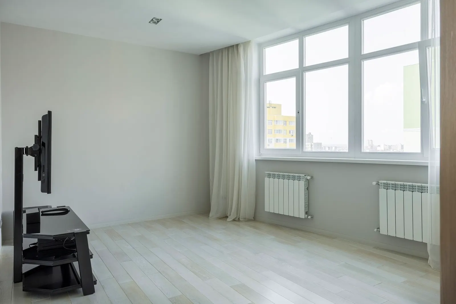 Infrarotheizung als mobiles Standgerät im Wohnraum